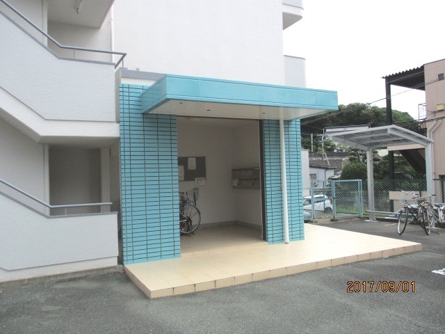 16/16 エントランス