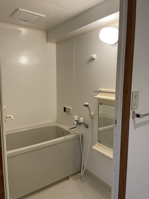 13/28 浴室