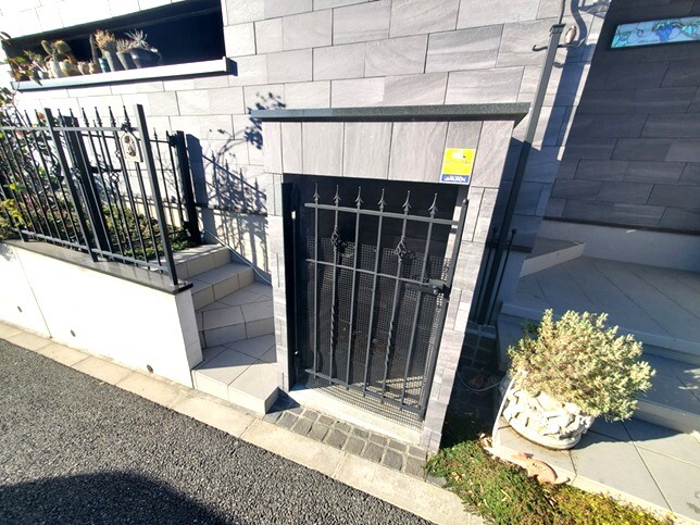 16/17 エントランス