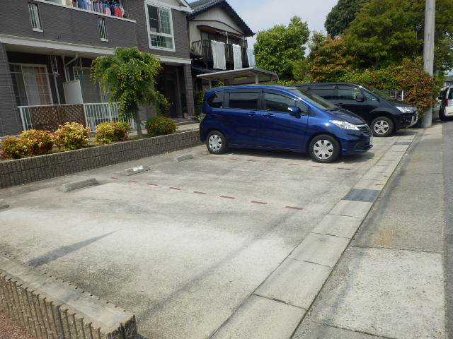 22/28 駐車場