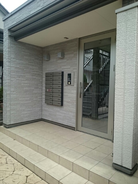 22/28 エントランス