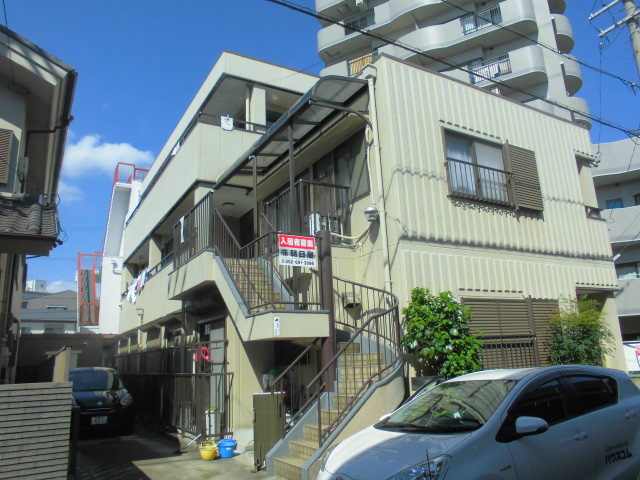 20/21 エントランス