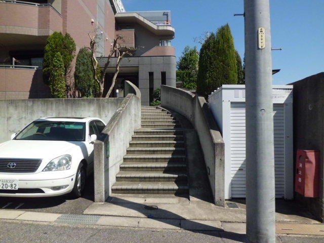 22/30 エントランス