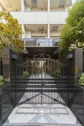 20/30 エントランス