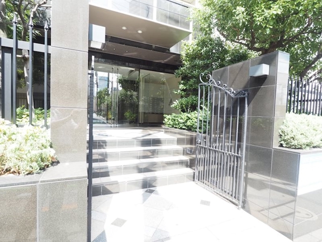 21/30 エントランス