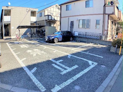 14/14 駐車場
