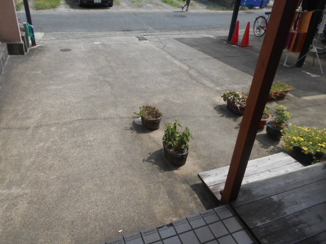 21/30 エントランス