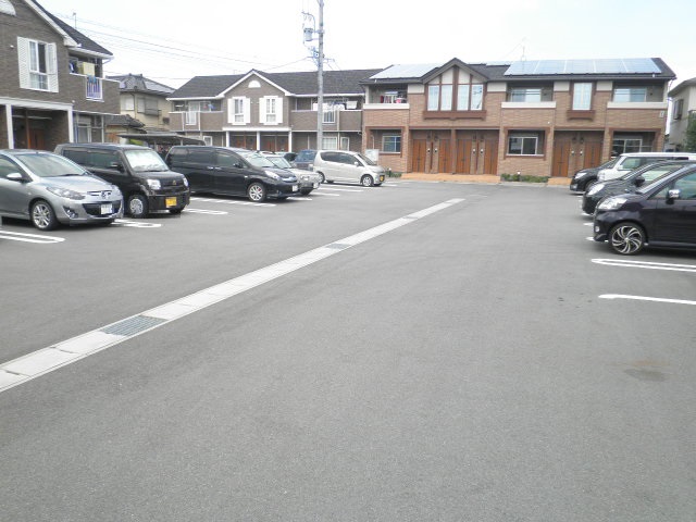 22/28 駐車場