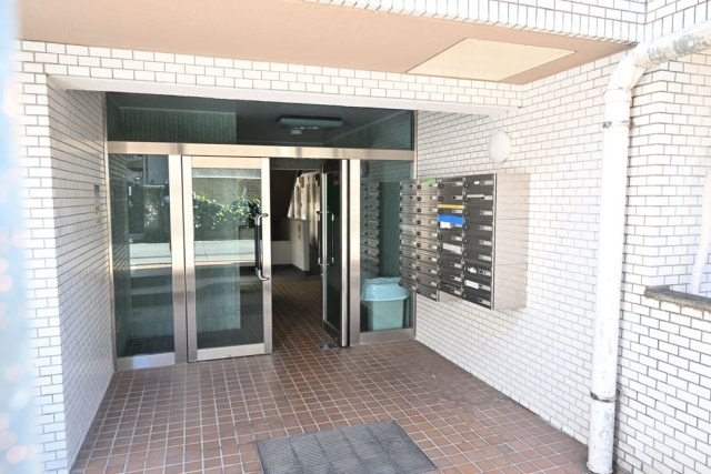 24/25 エントランス