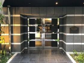 16/16 エントランス