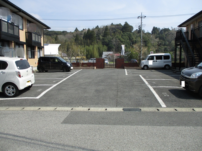 13/13 駐車場