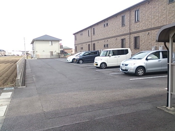 2/7 駐車場
