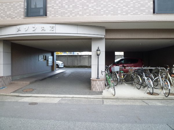 17/25 エントランス