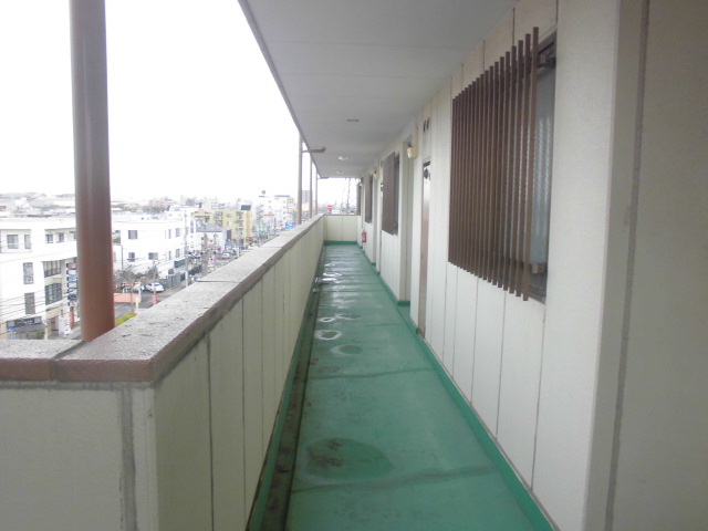 21/30 エントランス