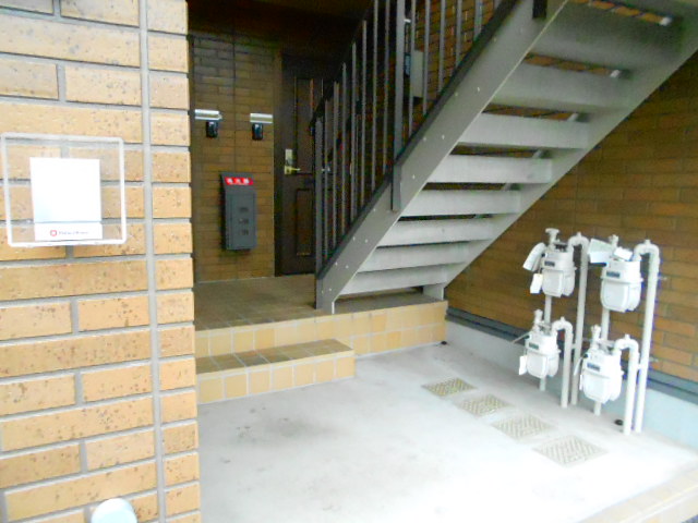 21/30 エントランス