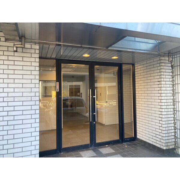 16/16 エントランス