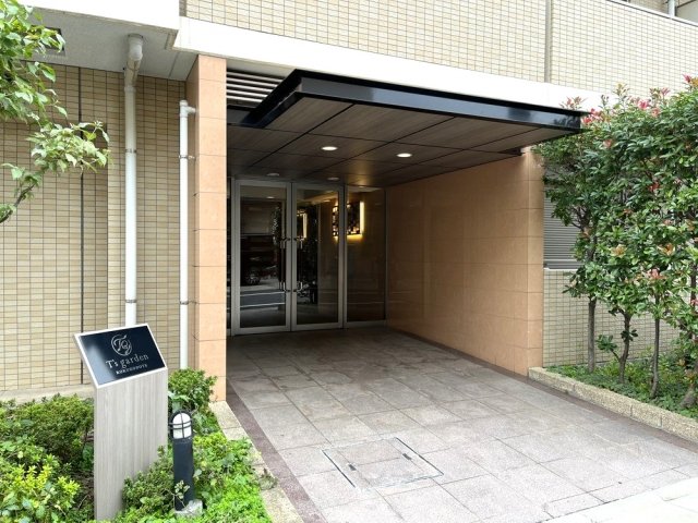 21/30 エントランス