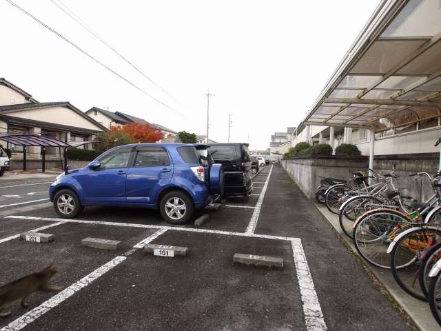 22/30 駐車場