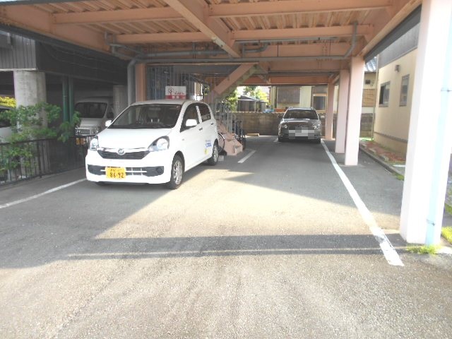 22/30 駐車場