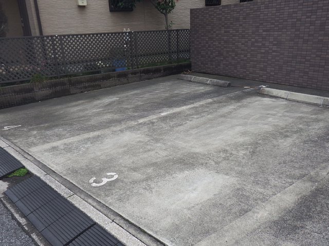22/30 駐車場
