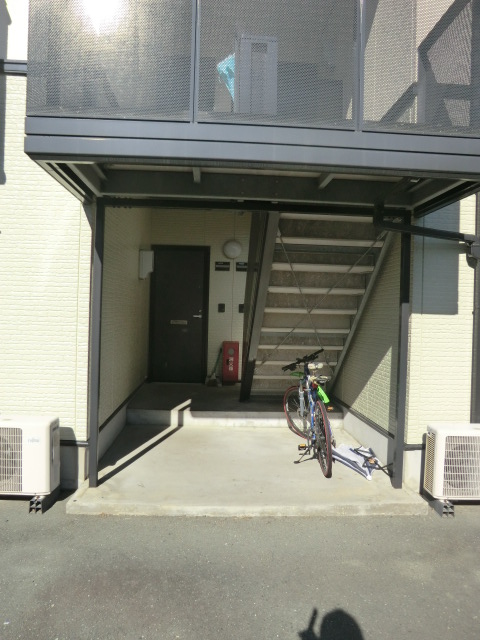 21/30 エントランス