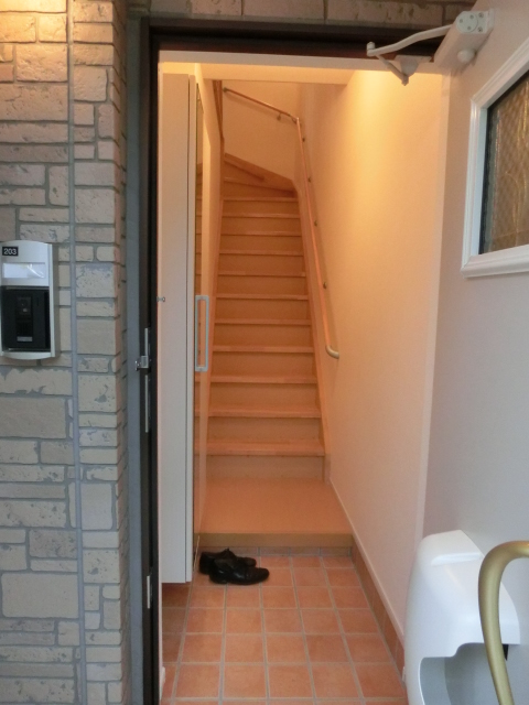 22/28 エントランス