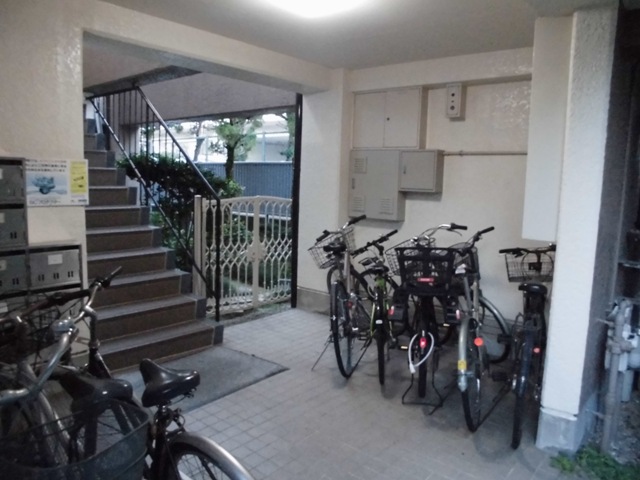 20/30 エントランス