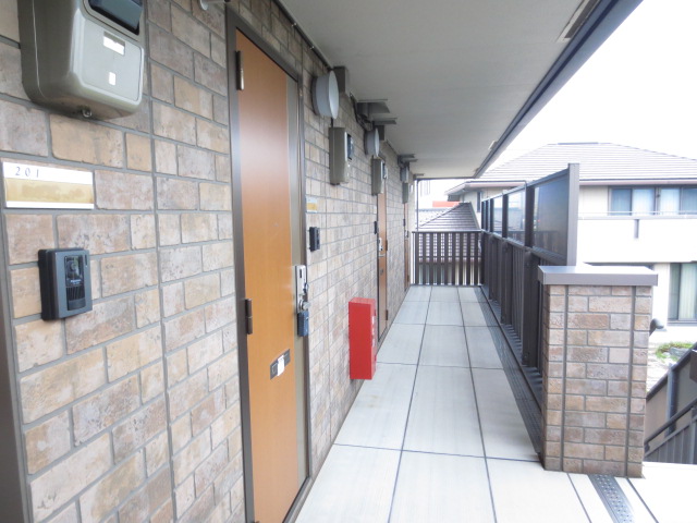 23/25 エントランス