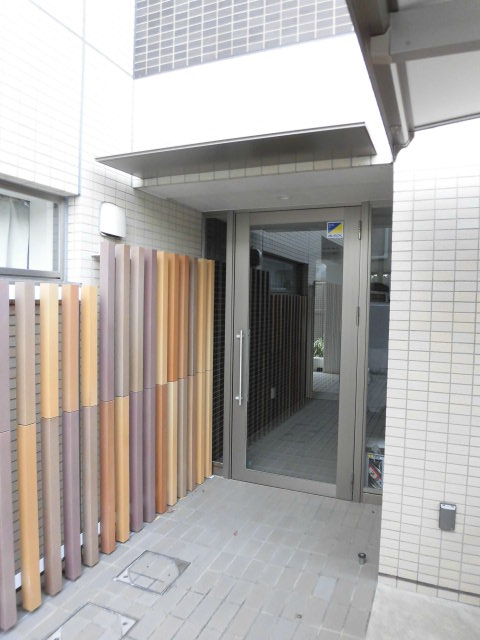 26/30 エントランス