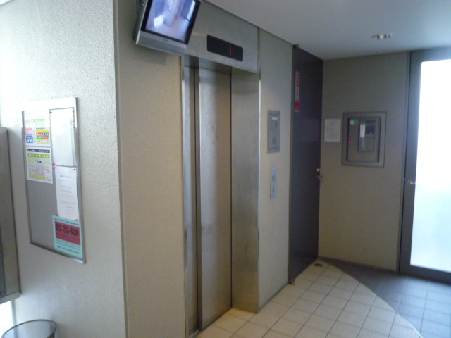 22/26 エントランス