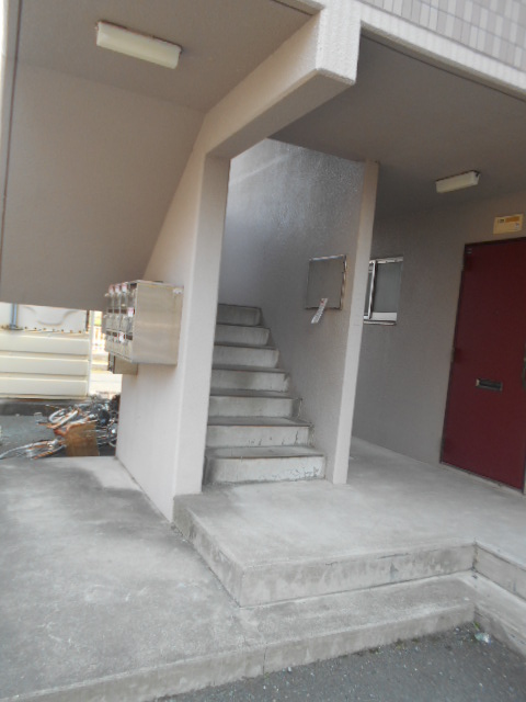 21/30 エントランス