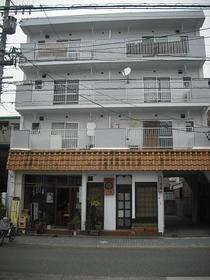 18/27 エントランス