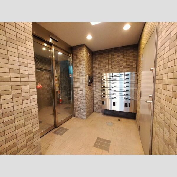 16/17 エントランス