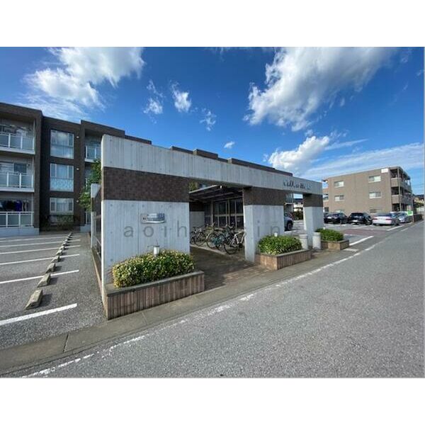 18/26 エントランス