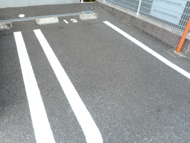 27/30 駐車場