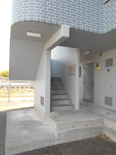 18/29 エントランス