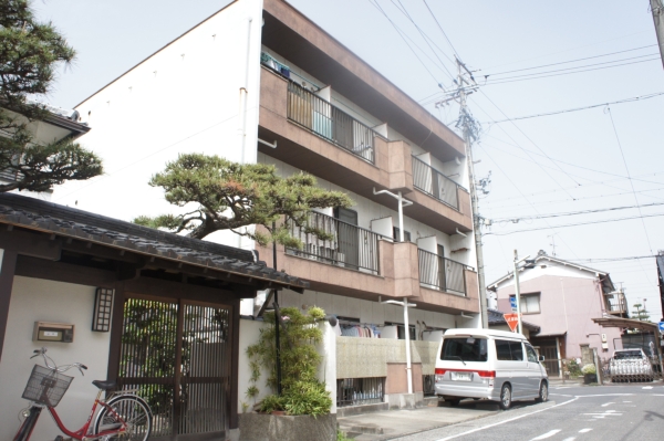 21/30 エントランス