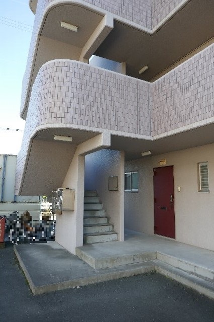 21/30 エントランス