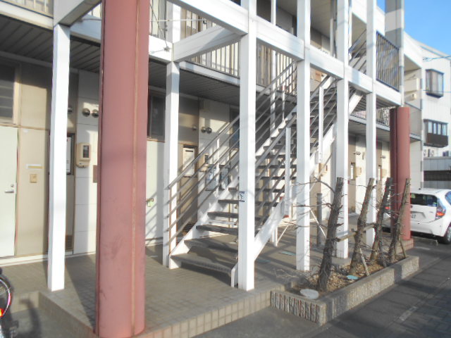 22/27 エントランス