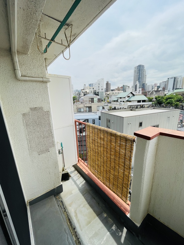 23/28 バルコニー