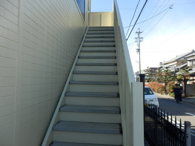 18/26 エントランス