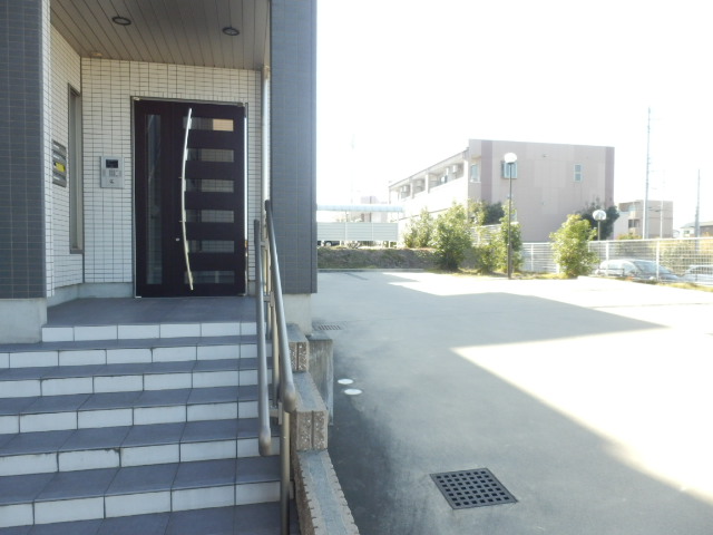 21/30 エントランス