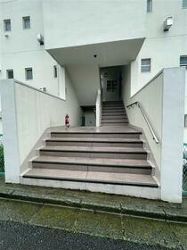 16/17 エントランス