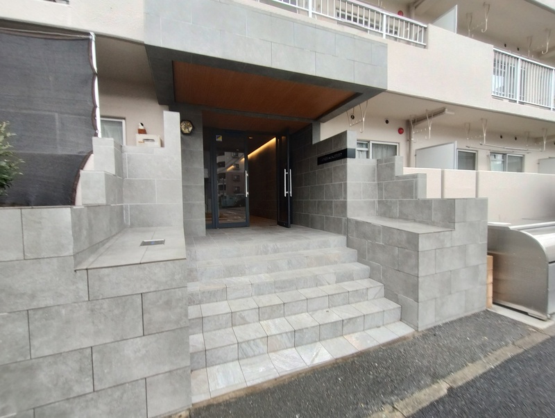 24/26 エントランス