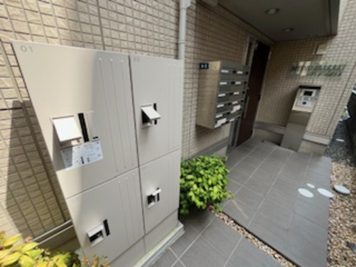 16/27 エントランス