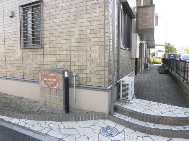 21/30 エントランス