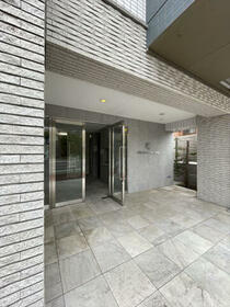 16/16 エントランス