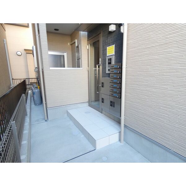 2/2 エントランス