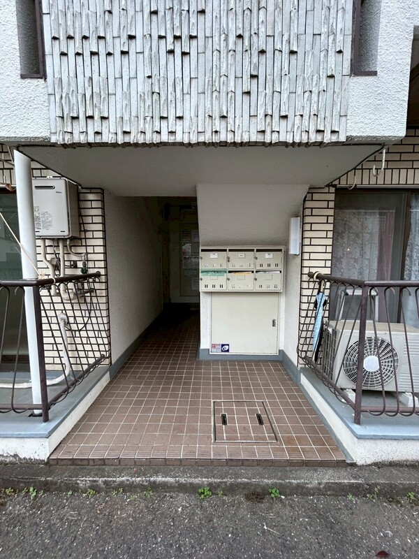 2/2 エントランス