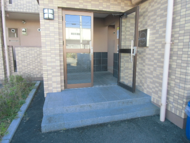 21/25 エントランス